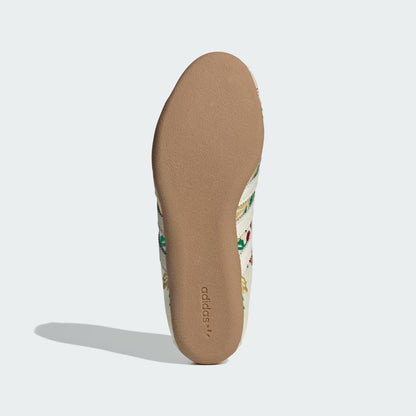 Bordado floral en blanco crema
