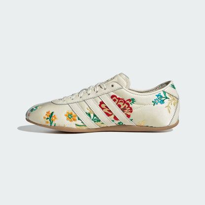 Bordado floral en blanco crema