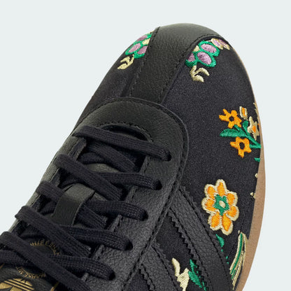 Bordado floral negro